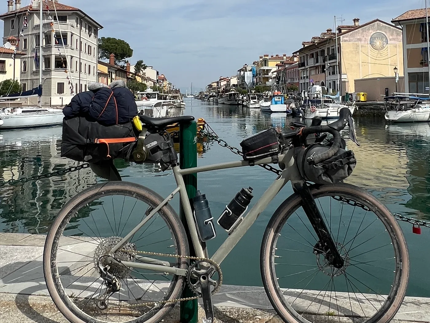 Fahrrad am Hafen von Grado