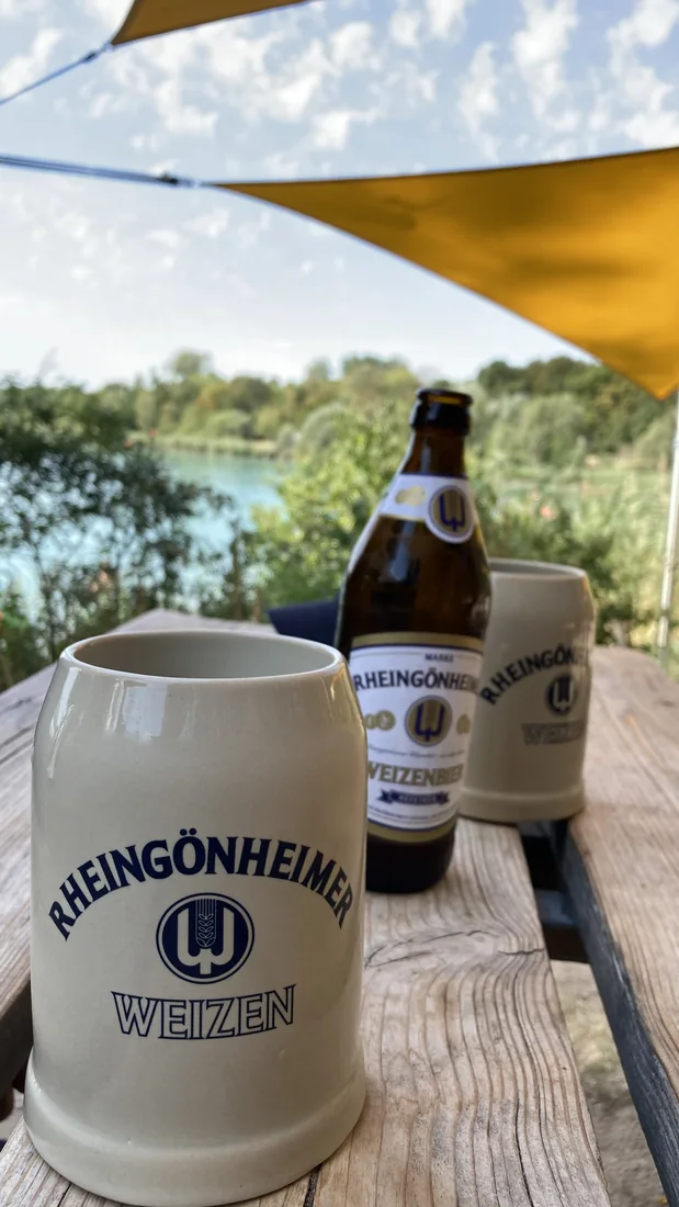 Getränkepause am Wasser